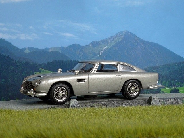 aston-martin-2736376_640